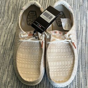 Hey Dudes Cream Wendy Boho Women’s Size 10 with Dusty Rose Embroidery.